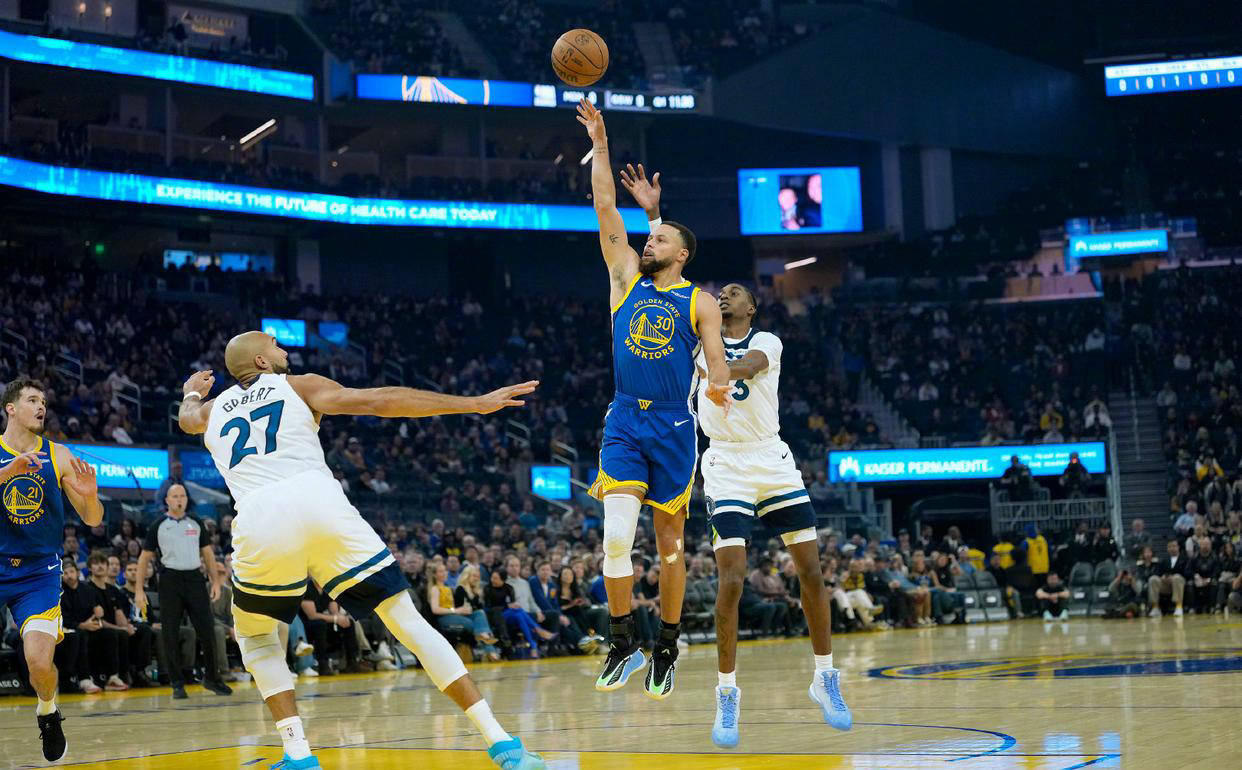 aiyouxi包含纽约尼克斯围绕欧联篮板制胜今晨明尼苏达森林狼止住颓势，连对手都承认：库里连续二十场比赛得分超过伤愈复出的词条