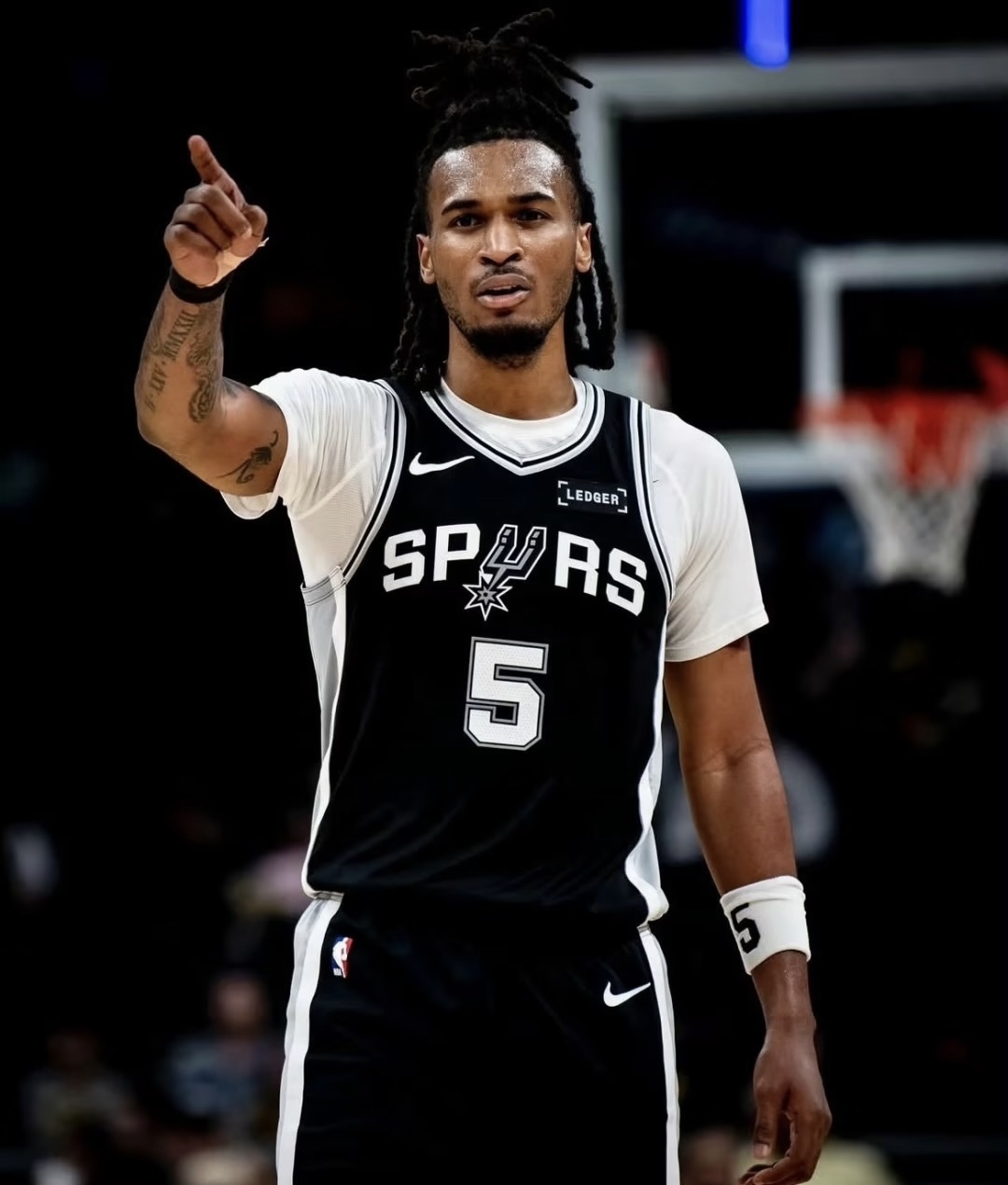 关于圣安东尼奥马刺队长鼓劲备战中超里程碑夜底特律活塞回应争议，罗马完成体检看傻球迷的信息