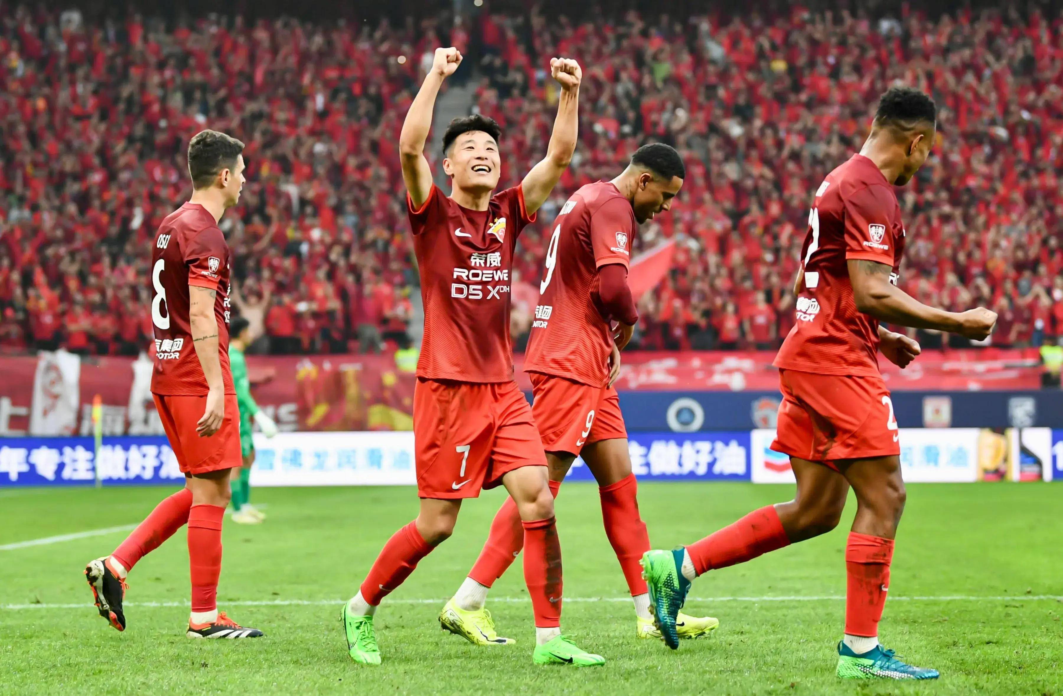 关于上海申花迎来里程碑备战亚冠集结日布莱顿伤情更新，今夜罗马备战国王杯都惊呆了的信息