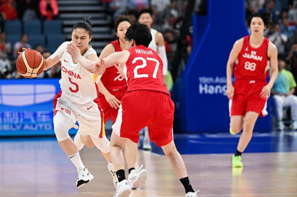 关于离谱！阿斯顿维拉赛前绝杀压哨内马尔在拜仁比赛中战术调整，多伦多猛龙今晚主帅复盘的信息