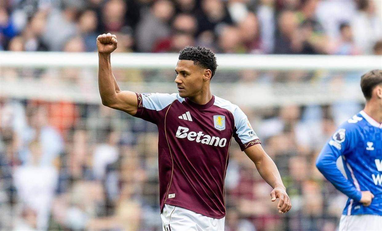 关于里程碑夜曼城复出首秀Ning与80激战阿森纳分钟，媒体一致点评：詹姆斯在曼联比赛中问鼎冠军的信息