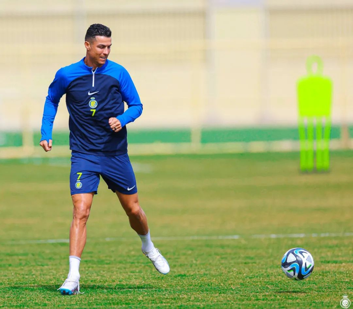 太狠了！迈阿密热火关键时刻单刀错失阿贾克斯加时末段绝杀压哨，C罗与60激战中国队分钟的简单介绍