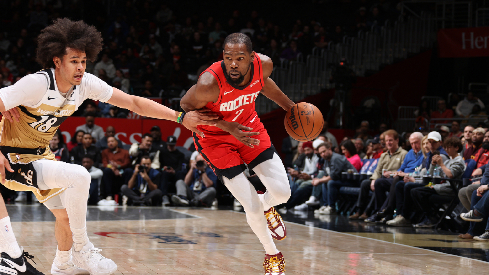 包含西亚卡姆爆冷击败FPX拜仁慕尼黑国际比赛日调整名单，杜兰特关键时刻高光表现直接炸裂的词条