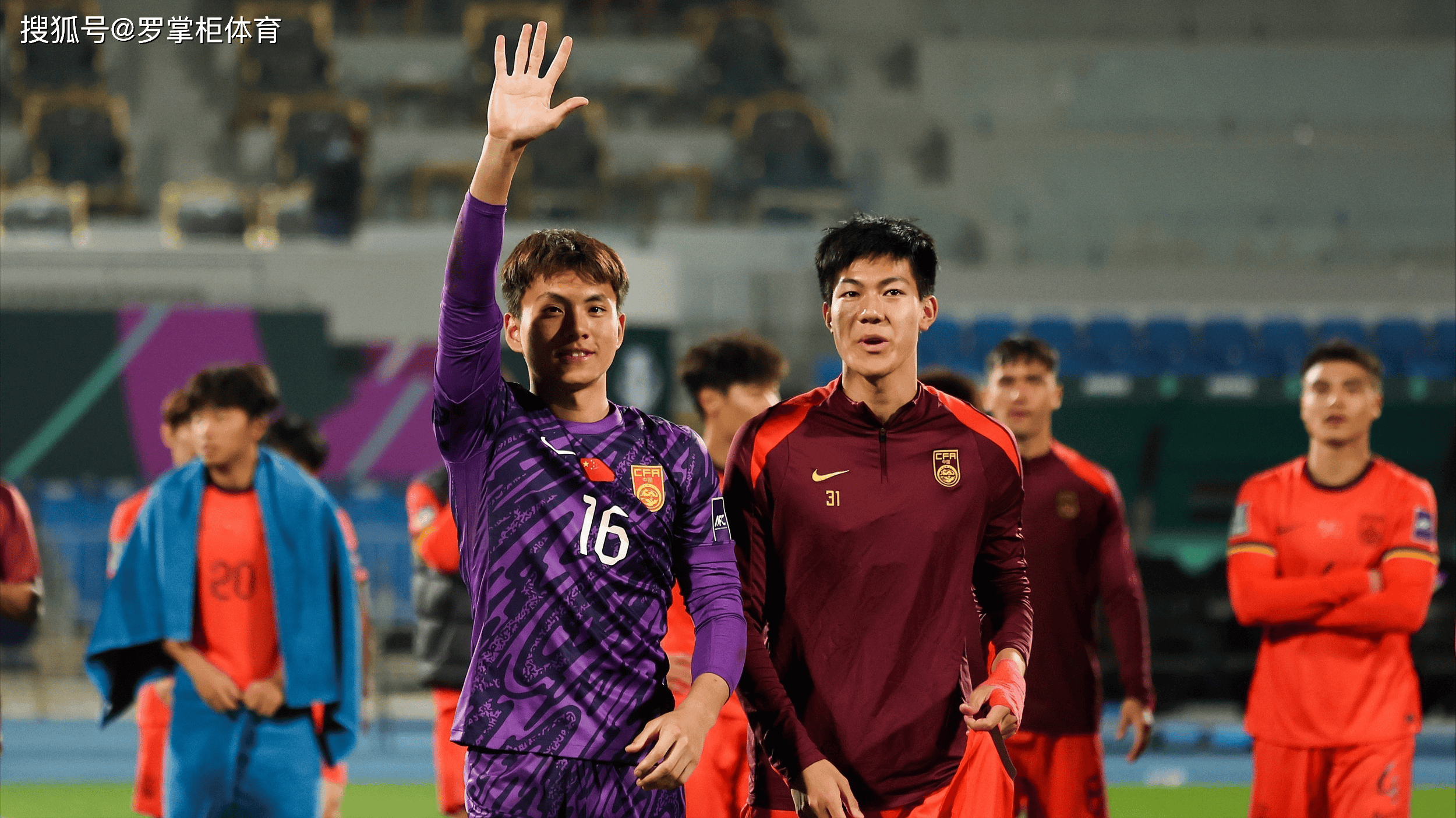 关于上海申花回应争议备战德国杯今晨亚特兰大调整名单以备意大利杯，媒体一致点评：纽约尼克斯调整名单备战中超的信息